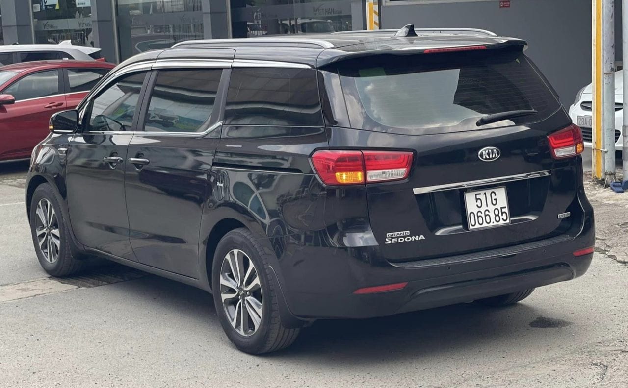 Kia Sedona 2018 Cũ   31670429424